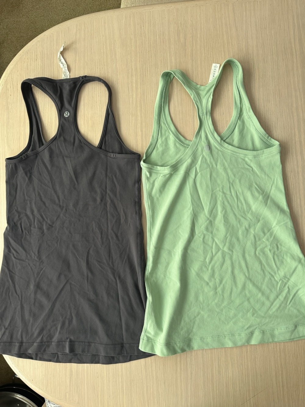 lululemon set 2 Racerback Tanks- gray & Mint sz 4 - Picture 4 of 4